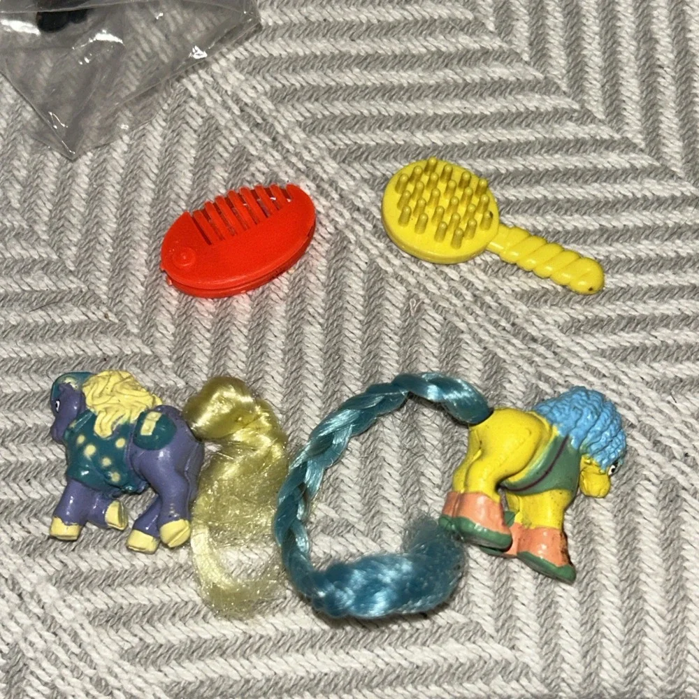 vintage Little Beauties Multi‎ Toys Corp MTC 1988 Pony lot of 2 With Brushes D1